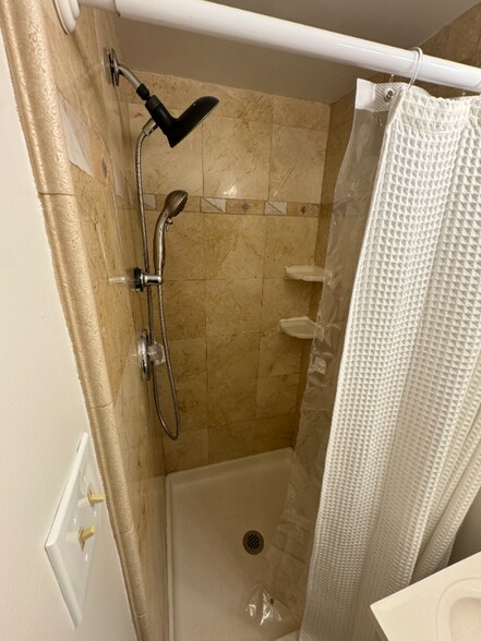 Building Photo - 28 S Ingram St