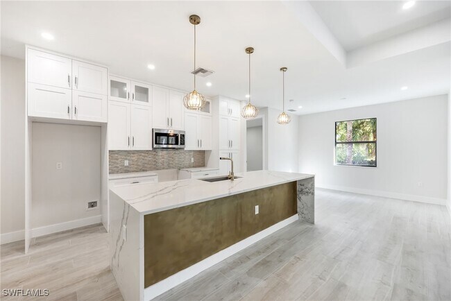Building Photo - 4672 25th Ave SW