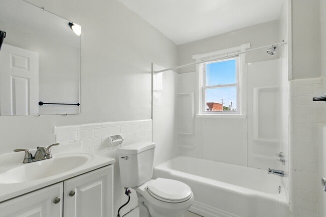 Building Photo - 336 Magnolia Ter