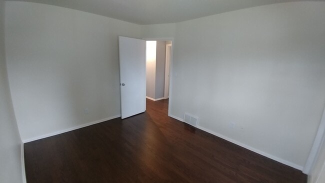 Building Photo - 3 Bedrooom Home Located in the Heart of We...