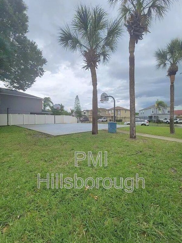 Building Photo - 914 Burlwood St