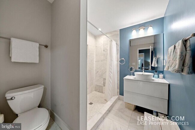 Building Photo - 1272 Oates St NE