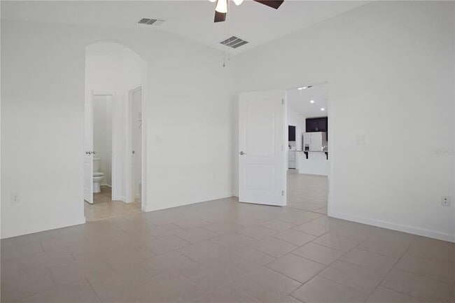 Building Photo - 2034 Honeybell Ave