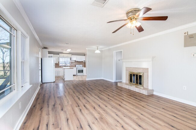 Building Photo - 1007 E Main St