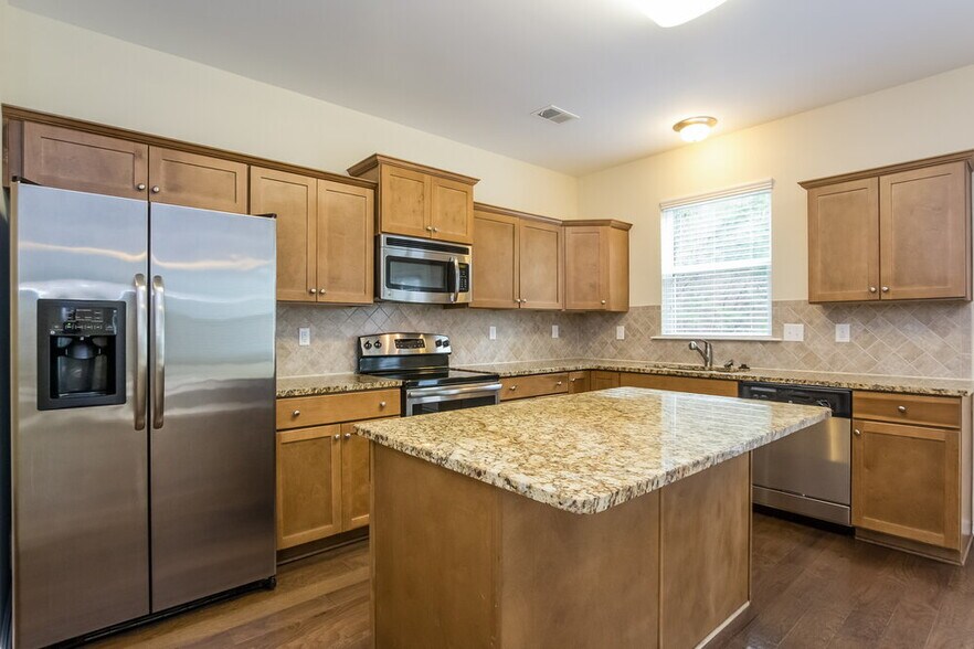 Building Photo - 374 Darbys Run Ct
