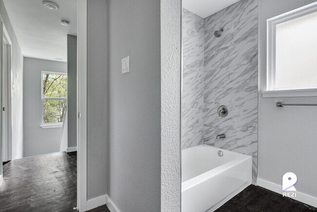Building Photo - 1430 Redbud Trail