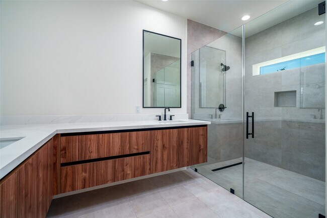 Building Photo - 112 Tolima Dove St