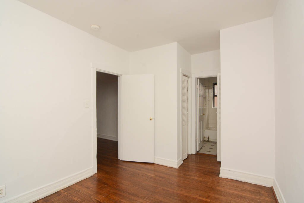 Building Photo - 939 W Sunnyside Ave