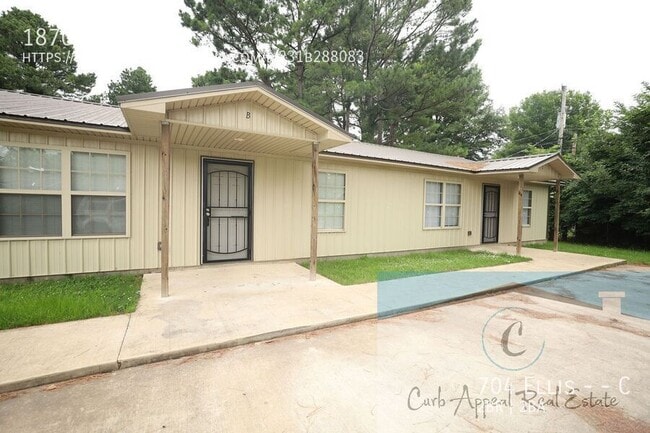 Building Photo - 704 Ellis Ave