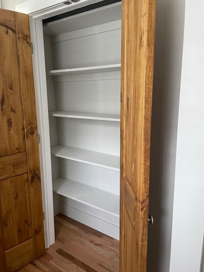 Building Photo - 32 Oak St NE