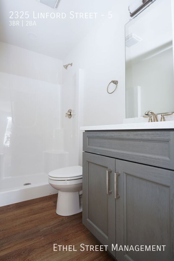 Building Photo - 2325 Linford St