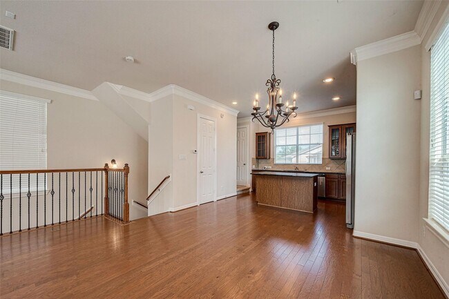 Building Photo - 3302 Clearview Cir