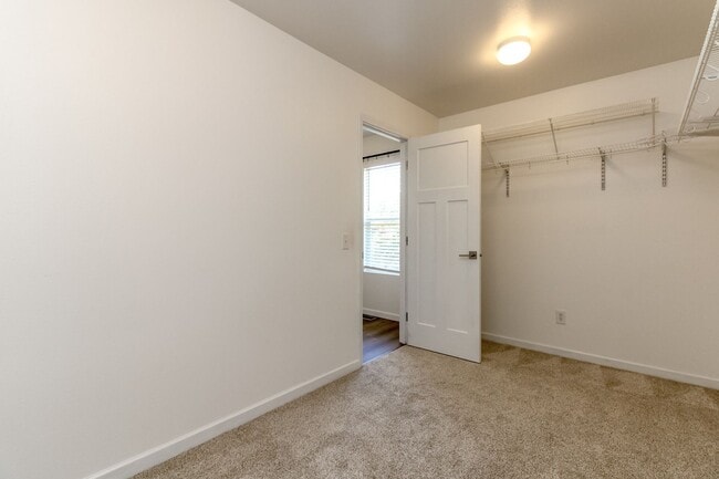 Building Photo - Beautiful upgraded 4 bedroom DuPont home with AC and sprinkler system