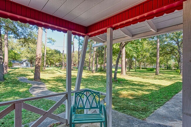 Building Photo - 201 White Dr