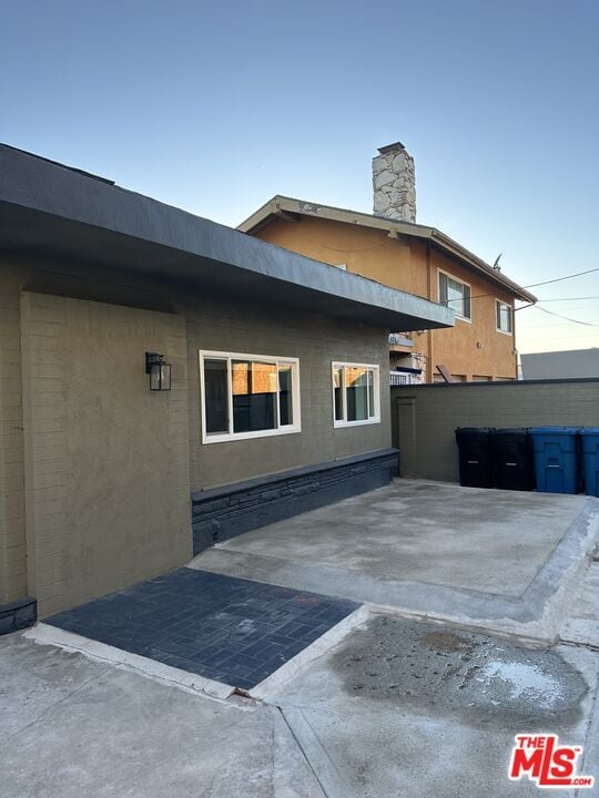 Building Photo - 608 W Hillcrest Blvd