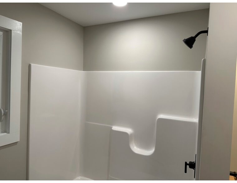 Building Photo - 180 N Winooski Ave