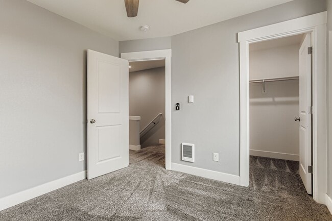 Building Photo - 3771 SE 43rd Ave