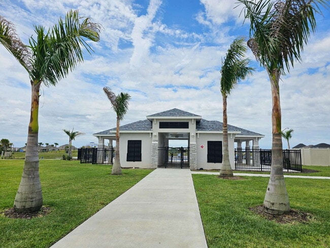 Building Photo - Palm Bay Paradise
