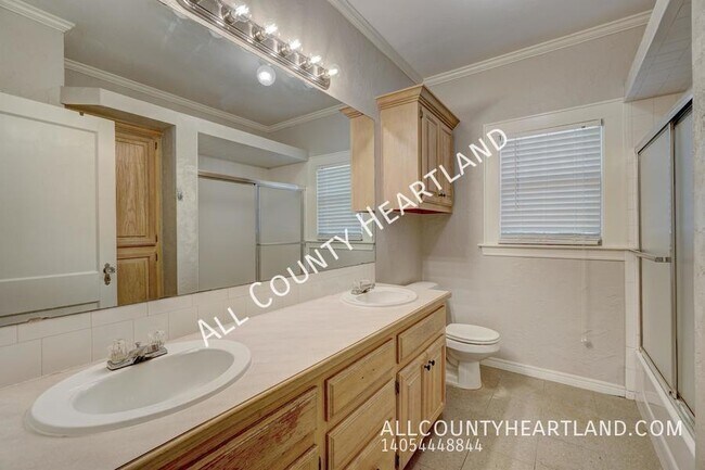 Building Photo - 801 North Blvd