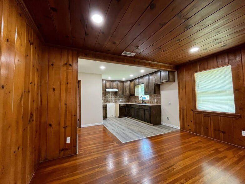 Kitchen - 3500 College Ave