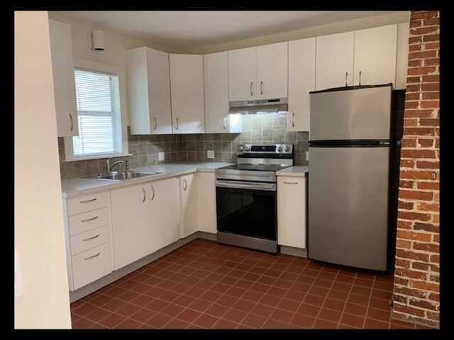 Kitchen - 1601 Poinsettia Ave