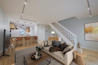 Building Photo - 5330 Balcones Dr