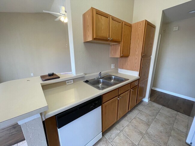 Building Photo - ANNUAL RENTAL - 2 BED / 1 BATH AT FAIRWAY PRESERVE
