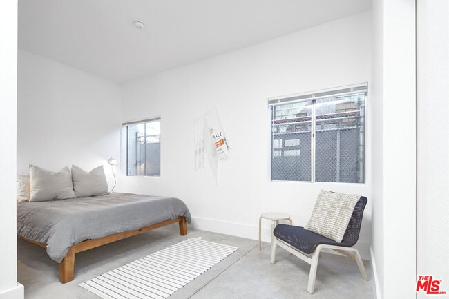 Building Photo - 558 Rose Ave