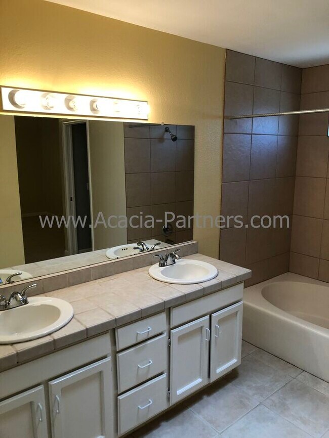 Building Photo - Three Bedroom/Two Bath Home