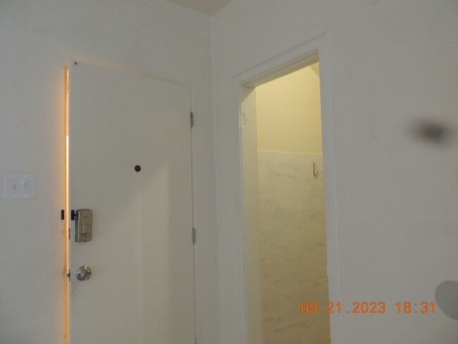 Building Photo - 532 21st St