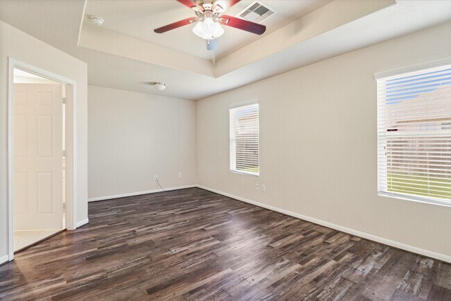 Building Photo - 15118 Vincennes Oak St