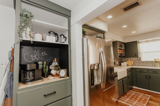 Building Photo - 3728 Homan Ave