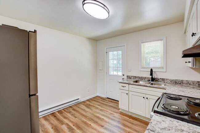 Building Photo - 1306 Linden Ave