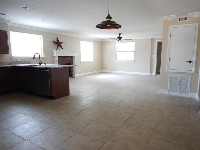 Building Photo - 17345 Porter Ave