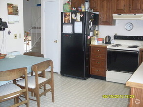 Building Photo - 3BR Home Great Location in Louisville