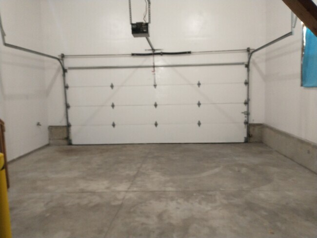 Building Photo - 3809 SE 9th Ave