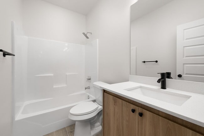 Building Photo - 404 N Alexandrite Ave