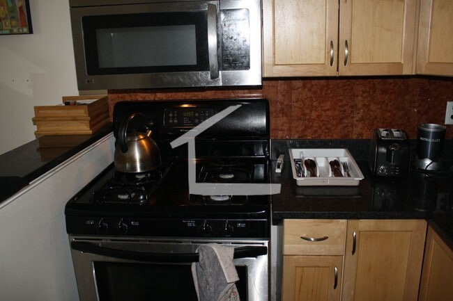 Building Photo - Washington Sq. Location. 3 Full Bathrooms, Porch, Central Heat/AC