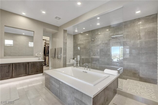 Building Photo - 6300 Clovis Point St