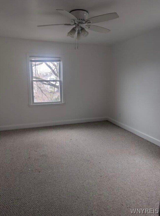 Building Photo - 153 Park Dr