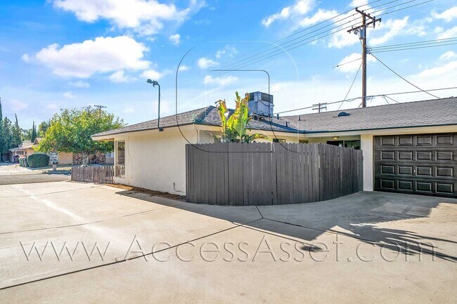 Building Photo - 41012 Beachwood Ave