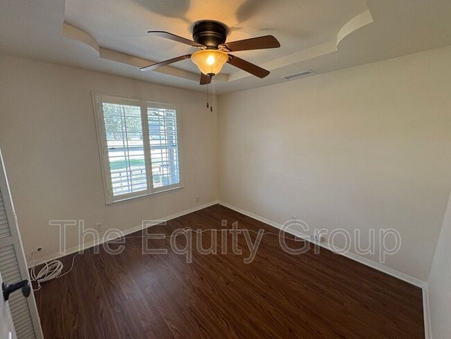 Building Photo - 519 N Aspen St