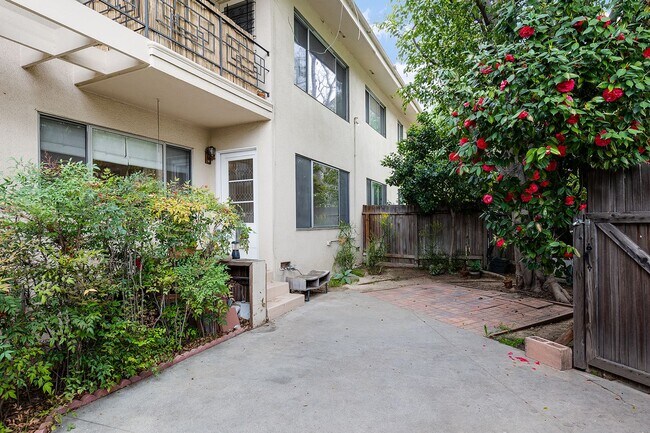 Building Photo - Spacious 2BR on Millionaire's Row!