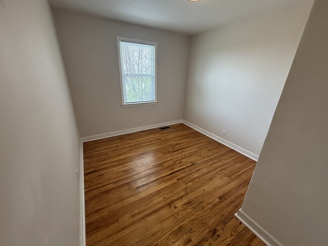 Building Photo - 2718 Oakwood Ave