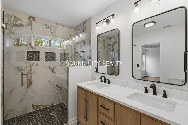 Building Photo - 5112 Bay Overlook Dr