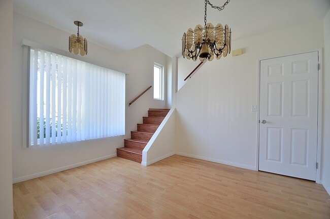 Building Photo - w4336