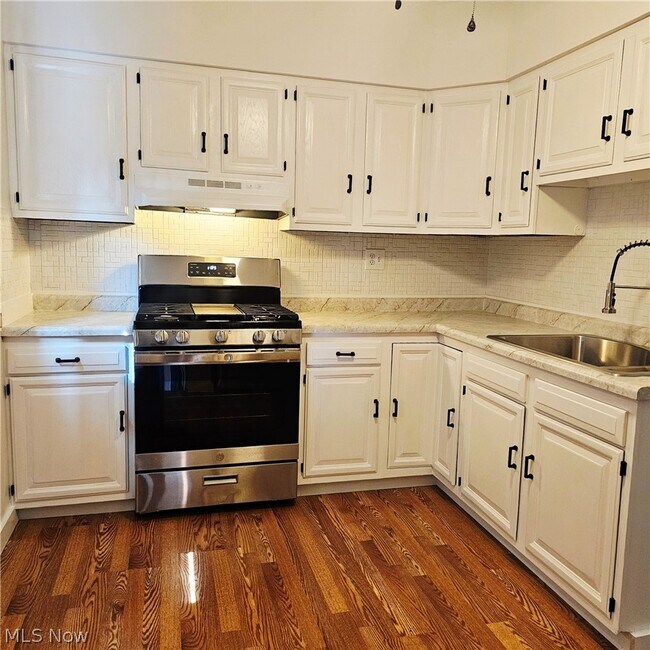 Building Photo - 3110 W 111th St