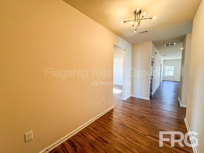 Building Photo - 202 Kenison Way