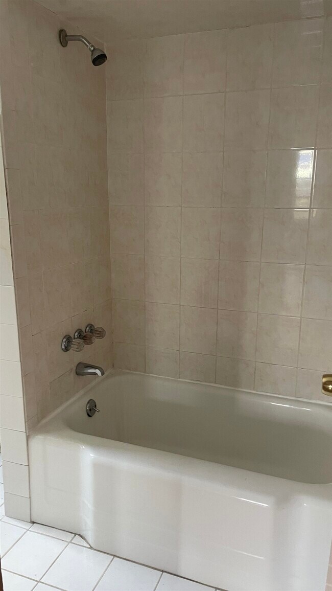 Building Photo - 135 W 24TH St