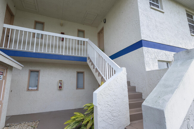 Building Photo - 1518 SE Royal Green Cir